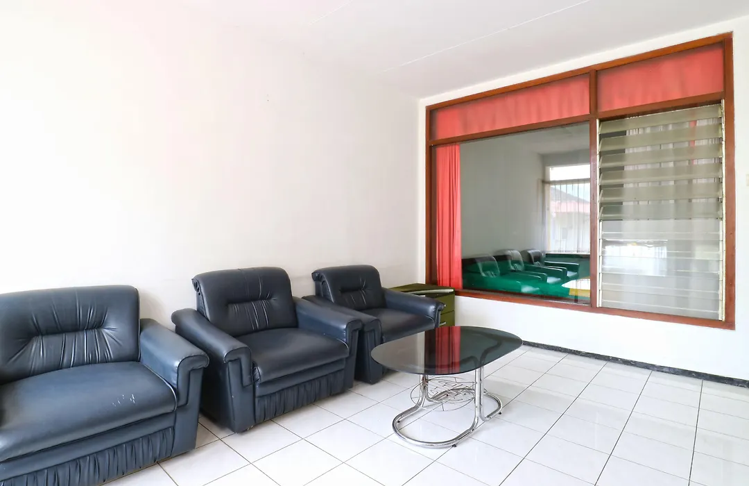 Oyo 90481 Vanda Guest House Batu-1